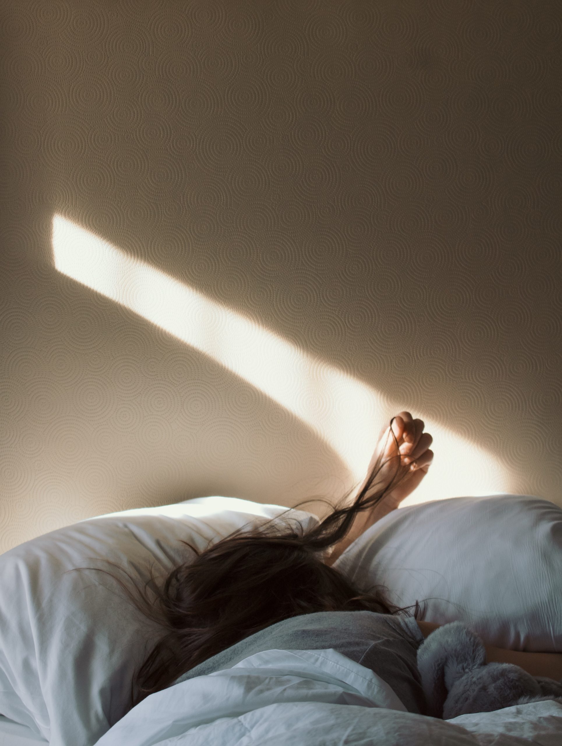 Sov godt og vågn op frisk: Sådan vælger du den rigtige hovedhovedpude til din søvnstil